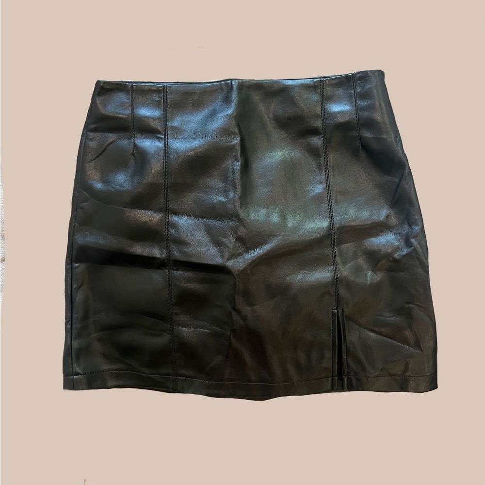 Split Faux leather mini skirt